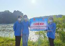 Đoàn thnah niên TT Sao Vàng cắm biển cảnh báo đề phòng nguy cơ đuối nước