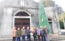 Thị trấn Sao Vàng: Thăm hỏi, tặng hoa giáo họ Đình Thôn nhân dịp lễ Giáng Sinh năm 2023