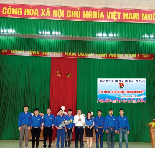 Có thể là hình ảnh về 10 người, trong đó có Cao Lam và Mạc Tỉnh và mọi người đang đứng