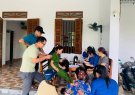 Đoàn Thanh niên thị trấn Sao Vàng phối hợp với Công an thị trấn hỗ trợ người dân tham gia góp ý vào Dự thảo sửa đổi Hiến pháp trên VNeID