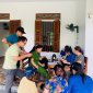 Đoàn Thanh niên thị trấn Sao Vàng phối hợp với Công an thị trấn hỗ trợ người dân tham gia góp ý vào Dự thảo sửa đổi Hiến pháp trên VNeID