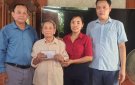 Thị trấn Sao Vàng: Trao quà cho các chiễn sĩ tham gia chiến dịch Điện Biên Phủ