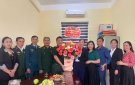 ĐU, HĐND. UBND, MTTQ, các tổ chức chính trị - xã hội tặng hoa chúc mừng hội Cựu chiến binh thị trán nhân kỷ niệm 35 năm ngày thành lập Hội