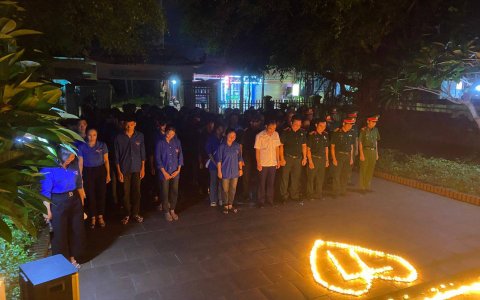 Lễ thắp nến tri ân các anh hùng liệt sĩ 